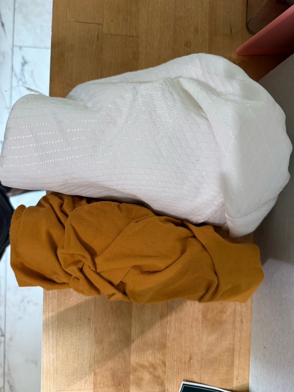 Nestig gold sheet for mini crib mattress and mattress protector